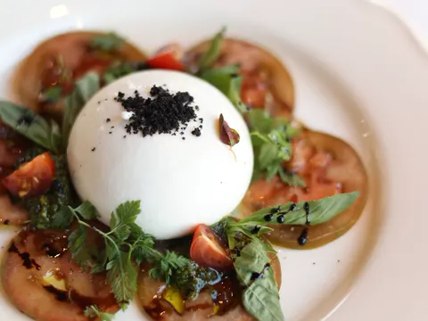 Burrata & Heirloom Tomato